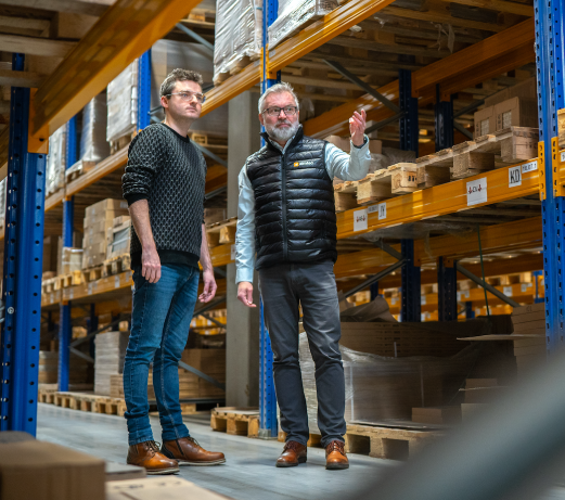 Konzultace automatizace skladu – odborník z Aimtec diskutuje provozní situaci přímo na místě